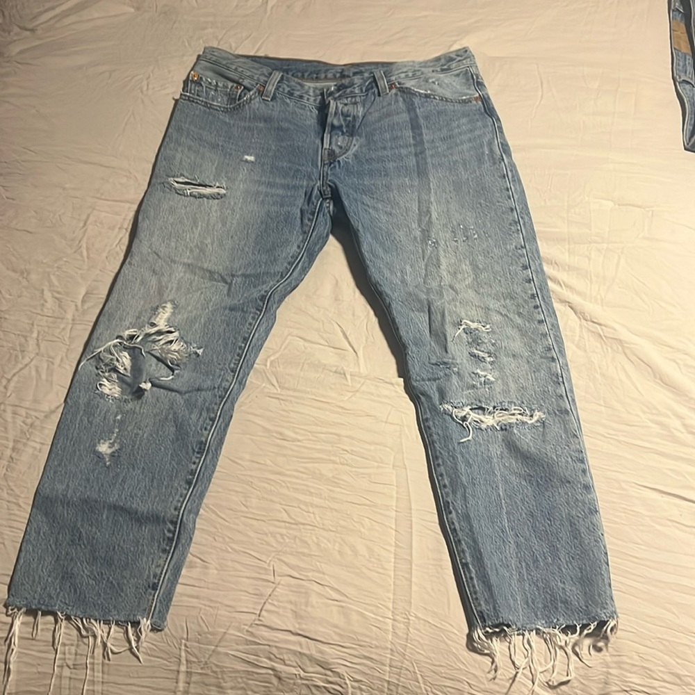 Levi’s 501 Tapered Button Fly Ripped Denim Jeans Womens 28 High Rise Light Wash